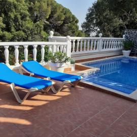 casa vacacional con piscina privada, hotel in Sant Cebrià de Vallalta