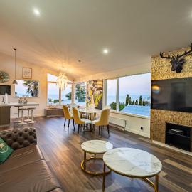 Home with Stunning Sea Views