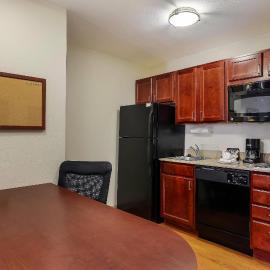 MainStay Suites Fitchburg - Madison, hotell i Madison