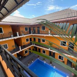 Papaya Guesthouse Nesat, hotel in Phumĭ Chroŭy Svay