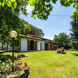 Farmhouse in Tuscany with Panoramic Pool