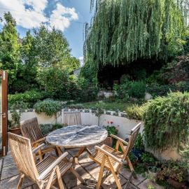 Pass the Keys Charming 3-Bed Bungalow with Character Garden, hotel in London