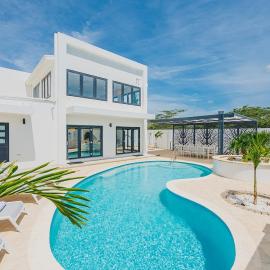5BR Villa with Pool & Patio at Casa Eloisa by Bocobay