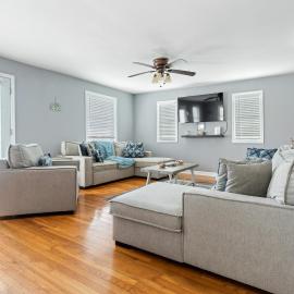 Waterfront 4BR w Dock & Kids Rec Room