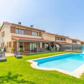 Espectacular casa con piscina próxima a Pamplona