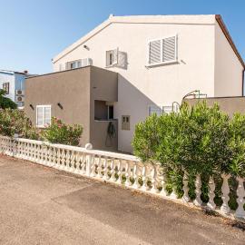 Amazing Apartment In Vrsi Mulo With Wifi, Hotel in Kod Mula