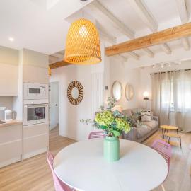 Acogedora casa para familias a 15 min de Bardenas, hotel in Fustiñana