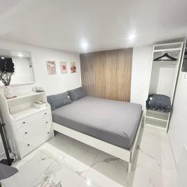 Charmant studio neuf et meublé
