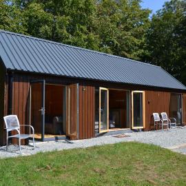 Oak Cabin - Wild Escapes Wrenbury off grid glamping - ages 12 and over, hotel in Baddiley