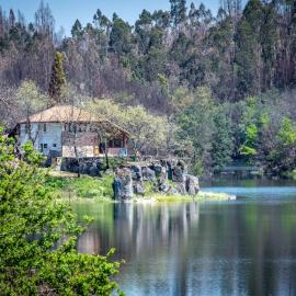 Mansion in Dão Valley by River Beach, hotelli kohteessa Treixedo