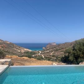 Stunning Two-Room Bungalow Milos Greece Panorama Sunset Infinity Pool AC, ξενοδοχείο σε Kástron