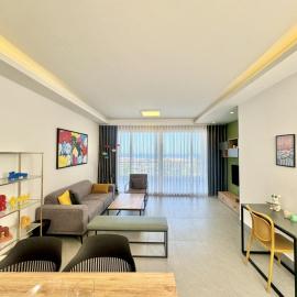 Palmera 2BR with Balcony and Parking in Fanar, hotel em ‘Anjar