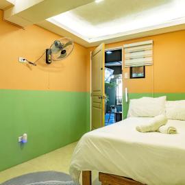Economy Room with Private Bath near LRT Santolan Pasig