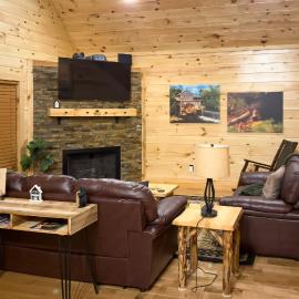 Gatlinburg Mountain Cabin: 4 Mi to National Park!