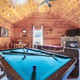 Hot Tub with Mountain Views, Fire Pit & Pool Table