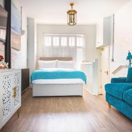 Bijou Coastal Stays - Studio - 2 mins from beach
