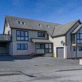 Exclusive top floor 2 bedroom with a stunning view