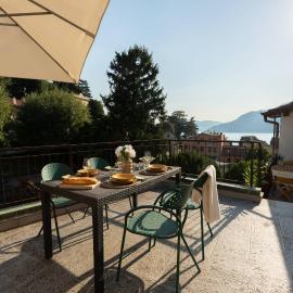 Terrace Over Torno - by MyHomeInComo – hotel w mieście Torno