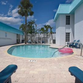 Siesta Key Village Pool Walk to Beach Pets