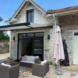 Dépendance près de Fontainebleau, hotel in Vulaines-sur-Seine