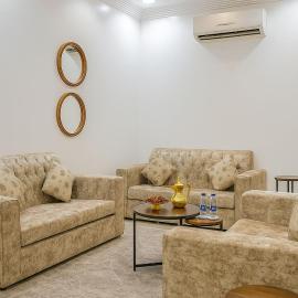 شقق جنان المخدومة Jenaan Apartments, khách sạn ở Najran