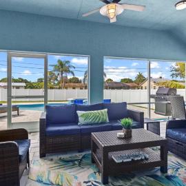 Premium Modern Pool Home- 1 Mile to Downtown & 3 Miles to Beaches
