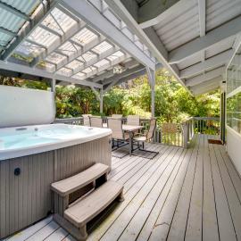 Private Hot Tub & Deck: Tranquil Volcano Hideaway!