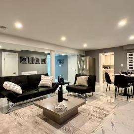Spacious and Luxurious 2BR Suite with Huge Windows, Hotel in Mississauga