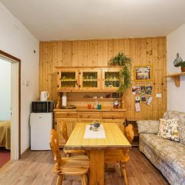 2 Bedroom Awesome Apartment In Cinte Tesino