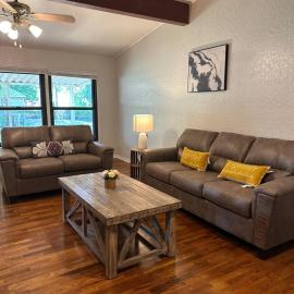 Comfy 3br/2ba steps away from Marian Day grounds