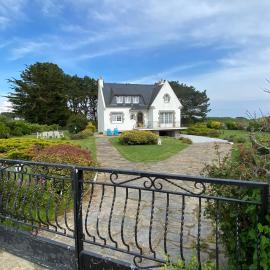 Maison lumineuse à Groix avec jardin - FR-1-813-33, hotel a Groix