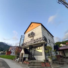 しばママのお宿 ShibaMamas Casual Hotel, готель у місті Дзао-Онсен