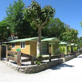Camping Rio Purón، فندق في يانس