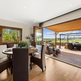 House with nice outdoor areas, מלון בÅs