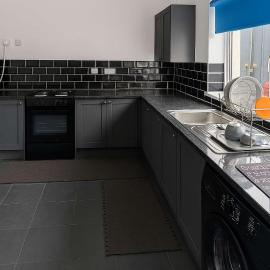 5 beds -Spacious 4-Bedroom Retreat in the Heart of Churchill- Ideal for contractors and work stays
