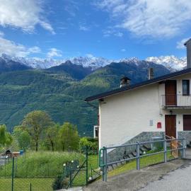 Stupenda vista sulle Orobie con giardino e barbecue