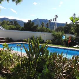 Sandy's Family PoolRoom Graaff-Reinet, hotel in Graaff-Reinet