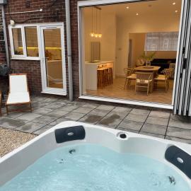 Seaglass No2 - Luxury 3 bed with optional hot tub, hotel in Seaham