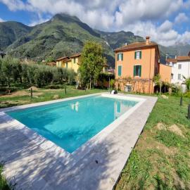 Villa with garden near Versilia Beach, hotel u gradu Kamajore