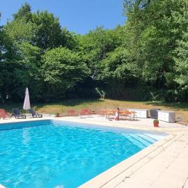 Réole Gîte familial au calme - parc, piscine & parking, hotel a Reignac