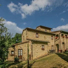 Farmhouse Montepulciano near Vineyards Pool