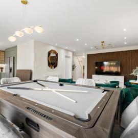 Stunning Retreat in West London - Sleeps 10, hotel a Staines
