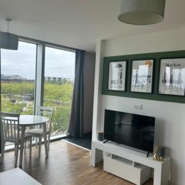 Modern 1-Bedroom Apartment in The Hub, Milton Keynes - FREE PARKING