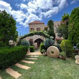 Villa Ivy, hotel en Bshāmūn
