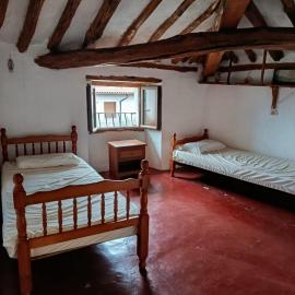 Casa de peregrinos La PerlaNegra, Hotel in Azqueta