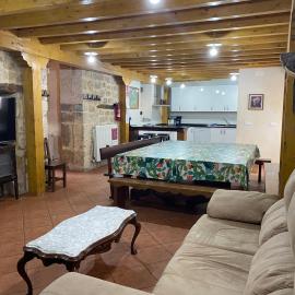 Casa Rural Los Pilones, hotel u gradu Ros