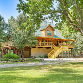 Creek Access, Games: Family-Friendly Royal Retreat, hotel en Royal