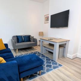 Contractors 4BR Home, Newly Refurb, Nr Centre
