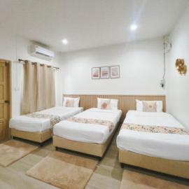 Sleeping Shine by DeliZia Satun พักได้ 9-10 ท่าน, hotel en Satun