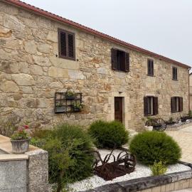 Casa rural cerca de Santiago con piscina y barbacoa